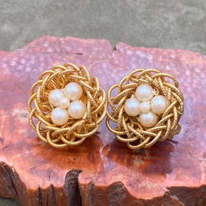 Vintage Mid Century Earrings Wire Wrapped Bird&#39;s Nest with Faux Pearl Eggs 1950 Marked Japan