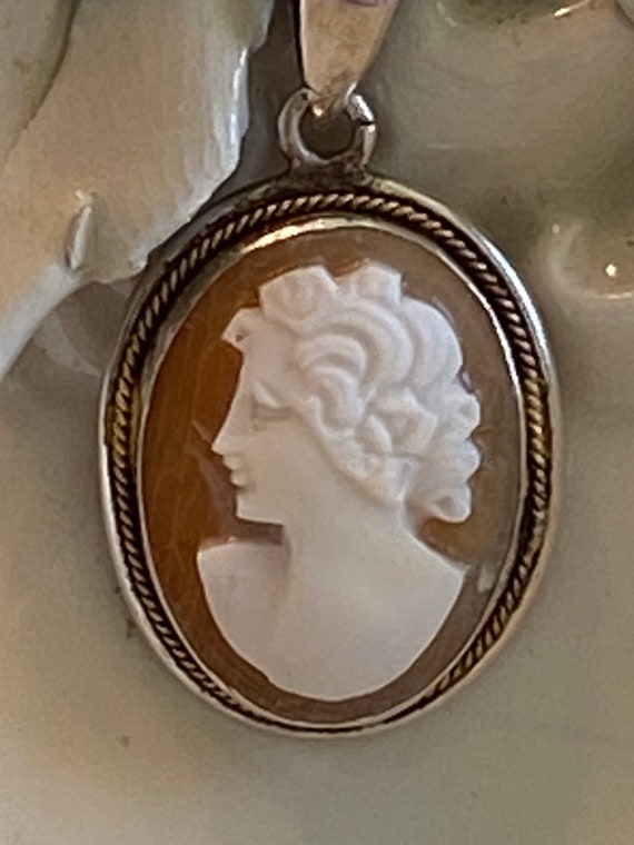 Pretty Lady Shell Cameo Pendant Necklace Italy