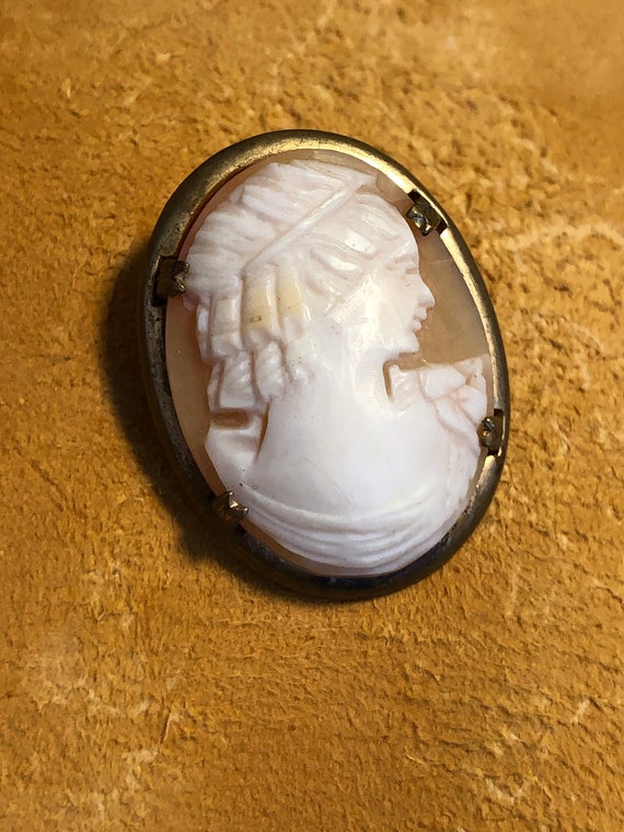 Pretty Carved Shell Brooch of a Victorian Woman