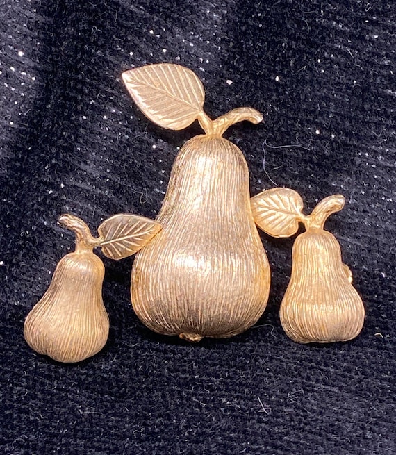 Accessocraft Brushed Golden Pear Brooch and Matchi