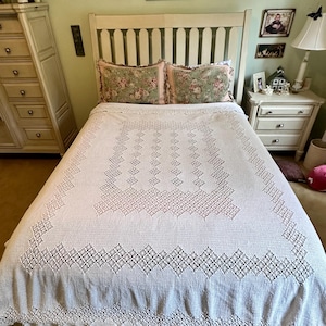 Beautiful Vintage Popcorn Crocheted Bed Coverlet