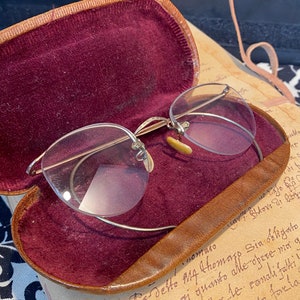 Nice 12 kt GF Wired Framed at top Antique Glasses with Bakelite Nose Guards with Case