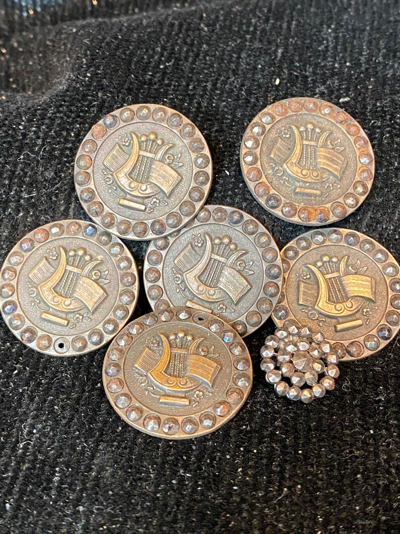 Beautiful Steel Cut Lire Design Buttons