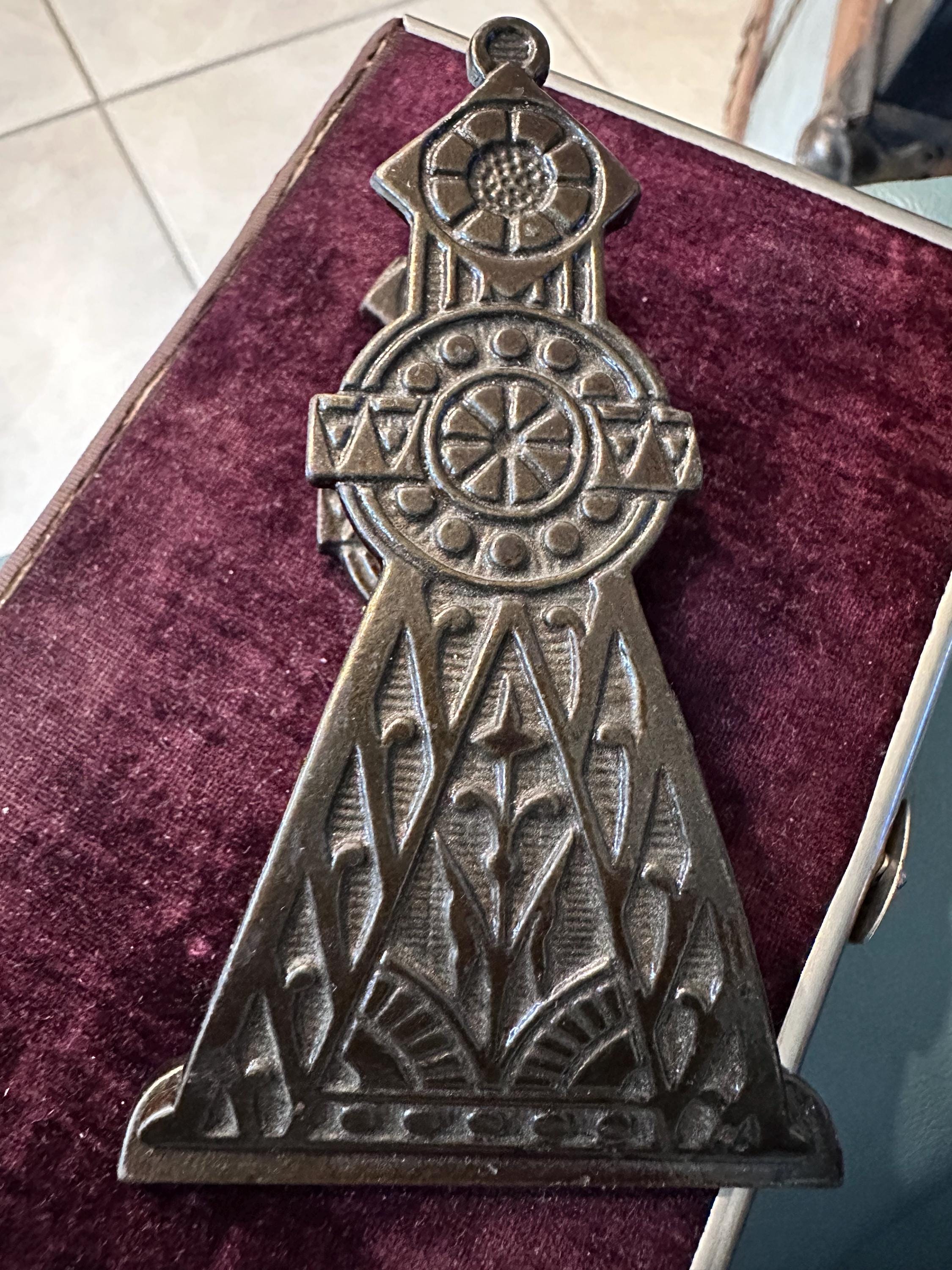 Antique Art Deco Eastlake  Decorative Ornate Heavy Cast Metal Clip