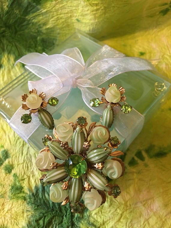 Stunning vintage green stone brooch and clip earri