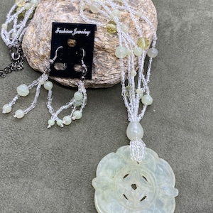Vintage Jadeite Flower Pendant Necklace And Matching Pierced  Earrings