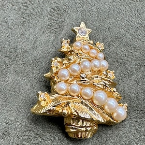 Vintage Richelieu Christmas Tree Brooch Pin Gold Plate Faux Pearl Rhinestone