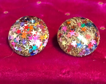 Retro Star Confetti Lucite 1 in Round Clip Earrings