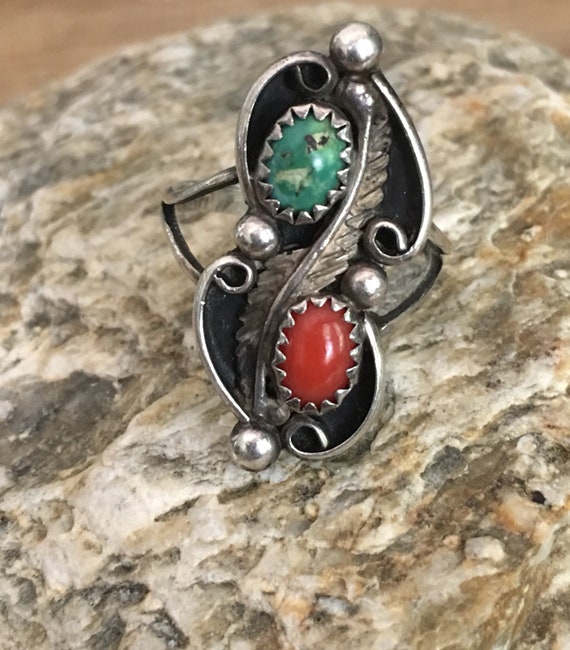 Detailed Vintage Native American Navajo Sterling Silver Swirl Turquoise Coral Ring Detailed Vintage Native American Navajo Sterling Silver Swirl Turquoise Coral Ring