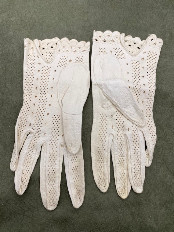 Pretty Petite White Leather Cutwork Gloves size 5 - image 5