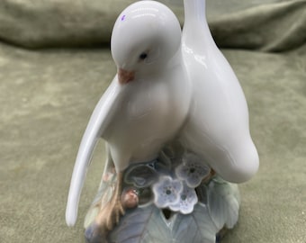 Royal Copenhagen Two Doves" Figurine #402 by Theodor Madsen