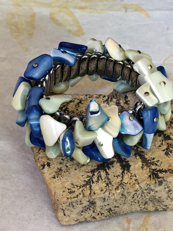 Vintage 60's expandable bracelet with mother of p… - image 1