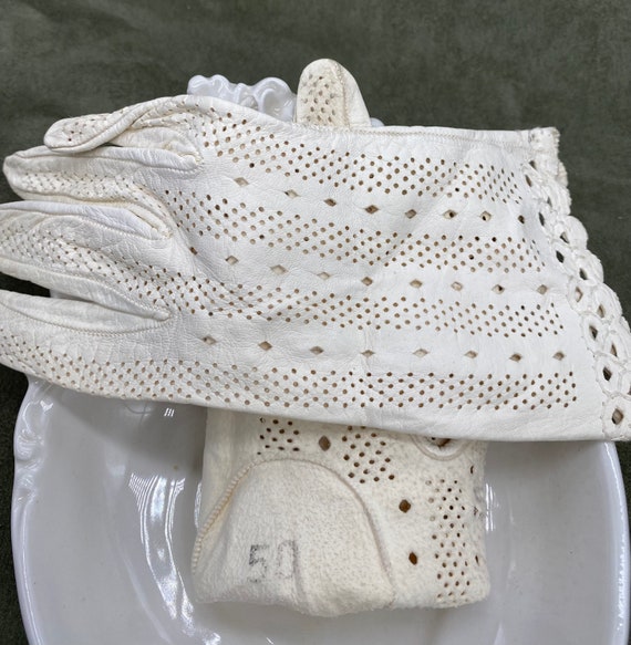 Pretty Petite White Leather Cutwork Gloves size 5 - image 1