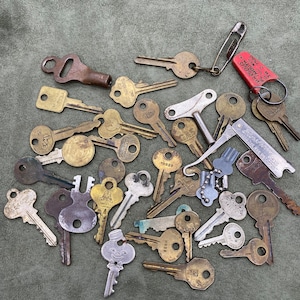Vintage Assortment of 20’s and Up ,Brass, Steel 40 Antique Keys