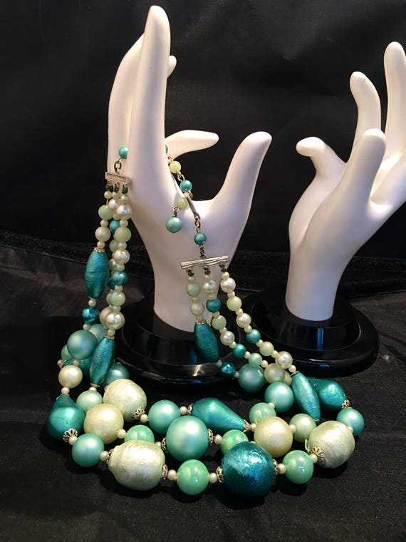 Mid Century Beautiful Turquoise Colors 3 Stranded… - image 3