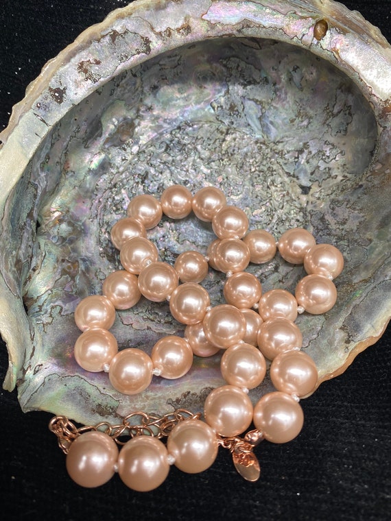 Kenneth J Lane Large Blush Pearl Necklace - image 4