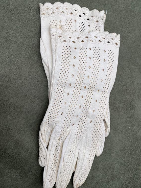 Pretty Petite White Leather Cutwork Gloves size 5 - image 3