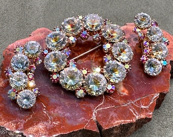 "Vintage Atemberaubende Bling Kreis Brosche und Ohrclips ""Aurora Borealis Swarovski Crystal"" 1950er Jahre."