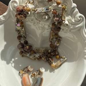 Vintage Tropical Pink Abalone Beads, Pretty Iridescent Pink &Beige Shell MOP  Necklace and Matching Clip Dangle Earrings