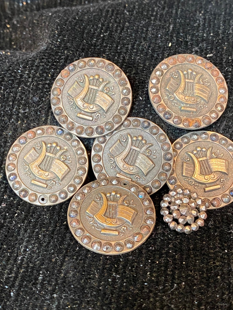 Beautiful Steel Cut Lire Design Buttons