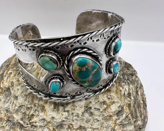 Native American Fabulous Vintage Mussel Shell Sterling Silver Bracelet Native American Fabulous Vintage Mussel Shell Sterling Silver Bracelet