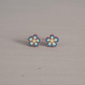 Vintage 90s Flower Stud Earrings, Flower Shaped Stud Earrings, Fun Costume Jewelry, Summer Earrings, Luau Earrings, Kids Studs