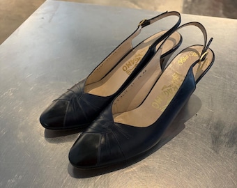 Salvatore Ferragamo Womens Navy Leather Slingback Pumps Heels Italy Size 7.5 AA