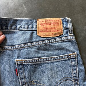 Vintage Levis 550 Relaxed Fit Denim Jean Shorts Light Wash Mens 36 image 3