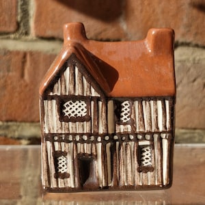 "Mudlen End Studio Keramik Cottage ""Großes Fachwerkhaus"" weiß."