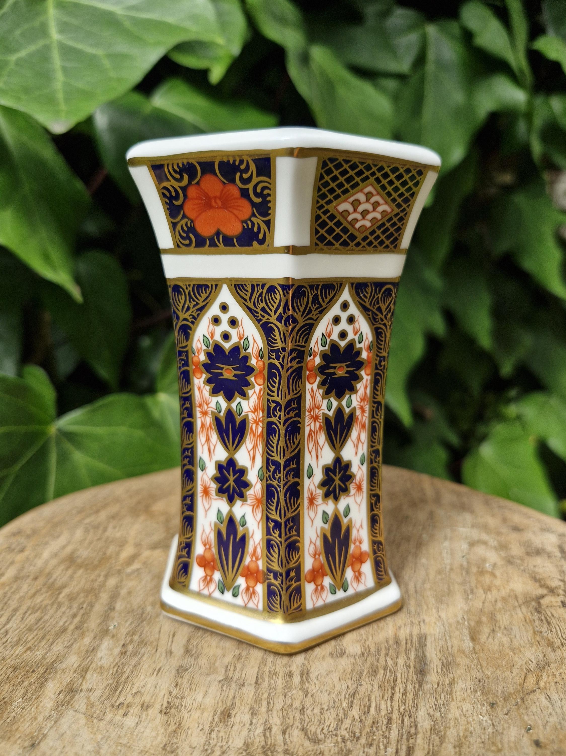 Royal Crown Derby Old Imari Vase | 22 Carat Gold | XLV 1982 - Etsy