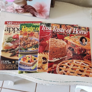 lot of 4 Holidays Cooking magazines, back issue, Taste of Home magazines, Appetizers, holiday editions, food book