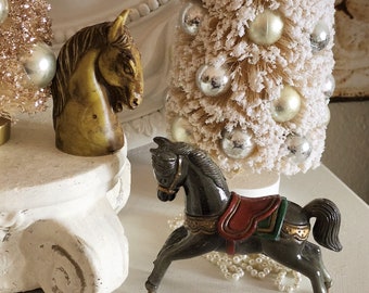 2 vintage plastic Toy horse figures, horse figurines,