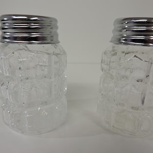 Simple Clear Salt and Pepper Shaker Set