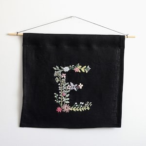 Diseño de bordado botánico de letra E / Patrón de bordado PDF con monograma floral