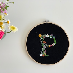 Diseño de bordado botánico de letra P / Patrón de bordado PDF con monograma floral