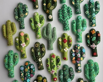 Adorno de cactus de fieltro hecho a mano / Decoración bordada con cuentas