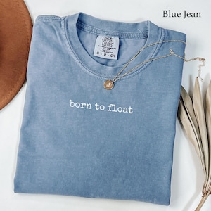 Chemise Born To Float Comfort Colors®, chemise Funny Lake Life, chemise de bateau ponton, cadeau de sortie en bateau pour elle, chemise de vacances