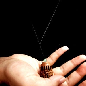 Etherische olieverspreider houten ketting - gesneden houten vat - lavasteen ketting geurverspreider - liefhebber van natuurlijk materiaal - zen-wonen zelfzorg