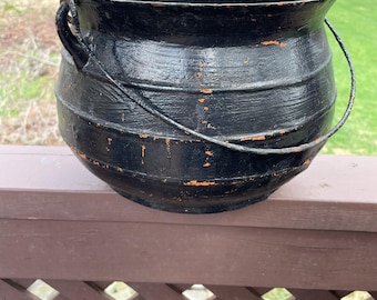 Vintage Cast Iron Farmhouse Kettle – Heavy Rustic Kitchen Pot – Antique Decor