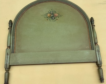 Pair of Vintage French Provincial Twin Beds – Hand-Carved Elegance with Headboards, Footboards & Rails