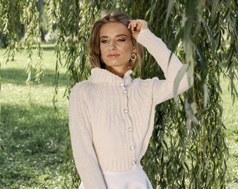 Cardigan blanc pour mariée, pull doux en laine, petit cache-cœur ivoire tricoté à la main, haussement d'épaules de mariage doux et chaud pour femme, boléro blanc cassé