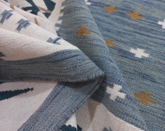 Tappeto Kilim scandinavo in lana – Motivo geometrico tessuto a mano, tappeto minimalista su misura, design moderno svedese per la casa.