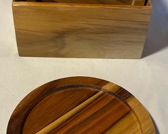 Ensemble de sous-verres fabriqués à la main en bois de teck (4) - Sous-verres ronds de 17 cm avec support - Cadeau de décoration pour la maison en teck naturel