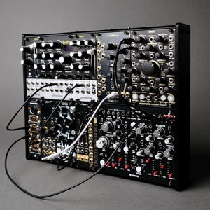 Eurorack Case - 6U / 66 HP - VESA mounting & lid optional - color configurable