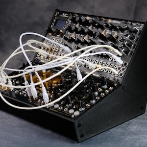 Eurorack-chassin - 6U / 50 HP - färgkonfigurerbar
