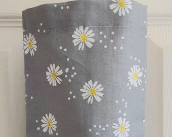 Small Daisies Plastic Bag Holder: Kitchen Storage
