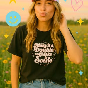 Camiseta "Hazlo Doble y Hazlo Escena", divertida camiseta de Drama Queen, letras retro de burbujas, corte unisex suave, hilos ChimePop
