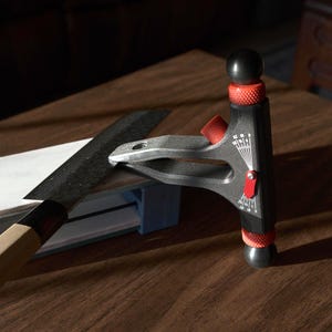 Anystone Sharpener - Geführter Spitzer für Alle Schleifsteine