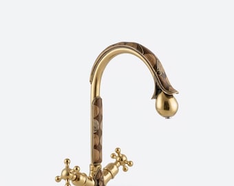 Robinet de salle de bain en laiton non laqué orné de résine et de bois de noyer du Maroc