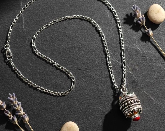 Bijou kabyle - amazigh – chaîne en acier inoxydable et pendentif en métal argenté émaillé - bijou berbère- bijou ethnique- Bijou kabyle